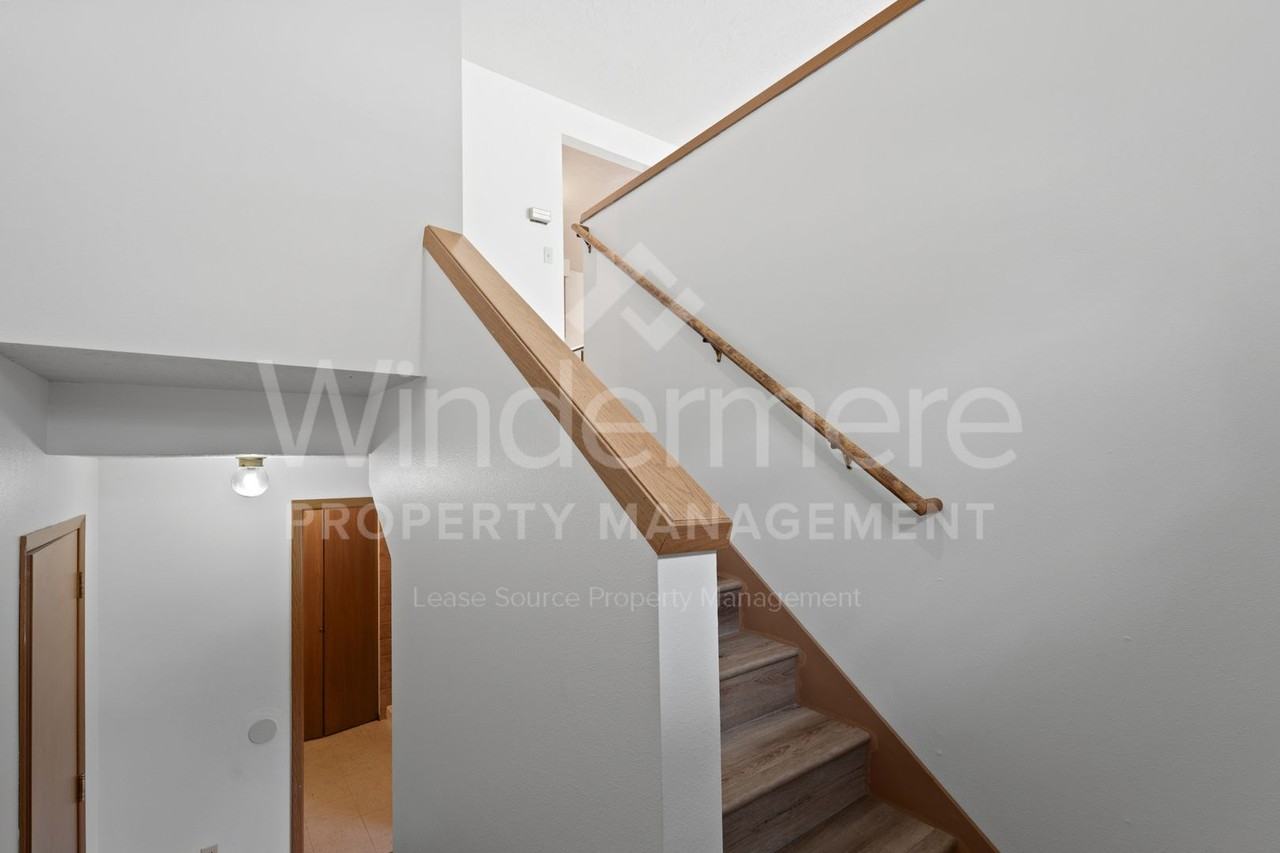 802 S Calvin Rd - Photo 3 of 27
