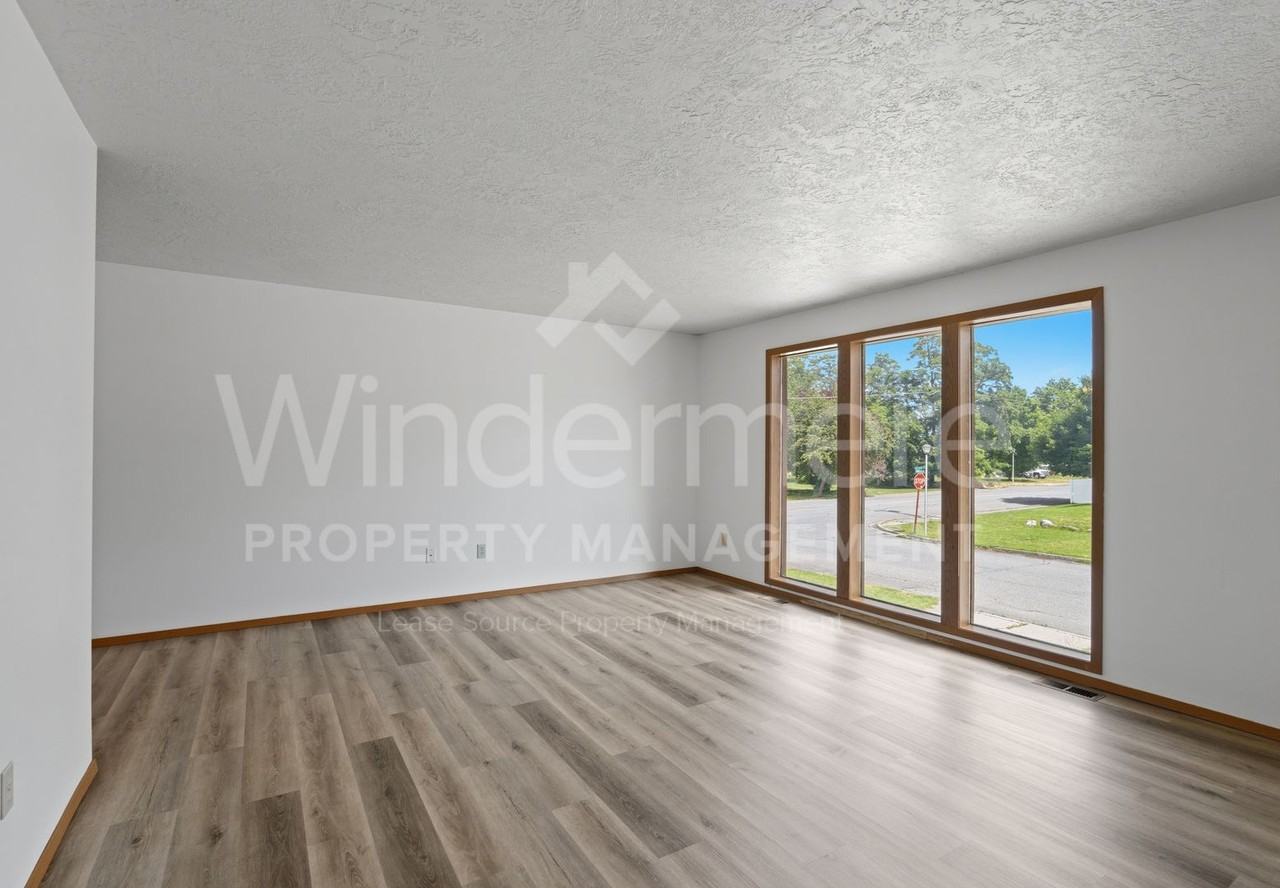 802 S Calvin Rd - Photo 4 of 27