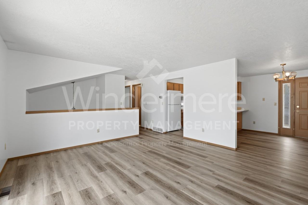 802 S Calvin Rd - Photo 6 of 27