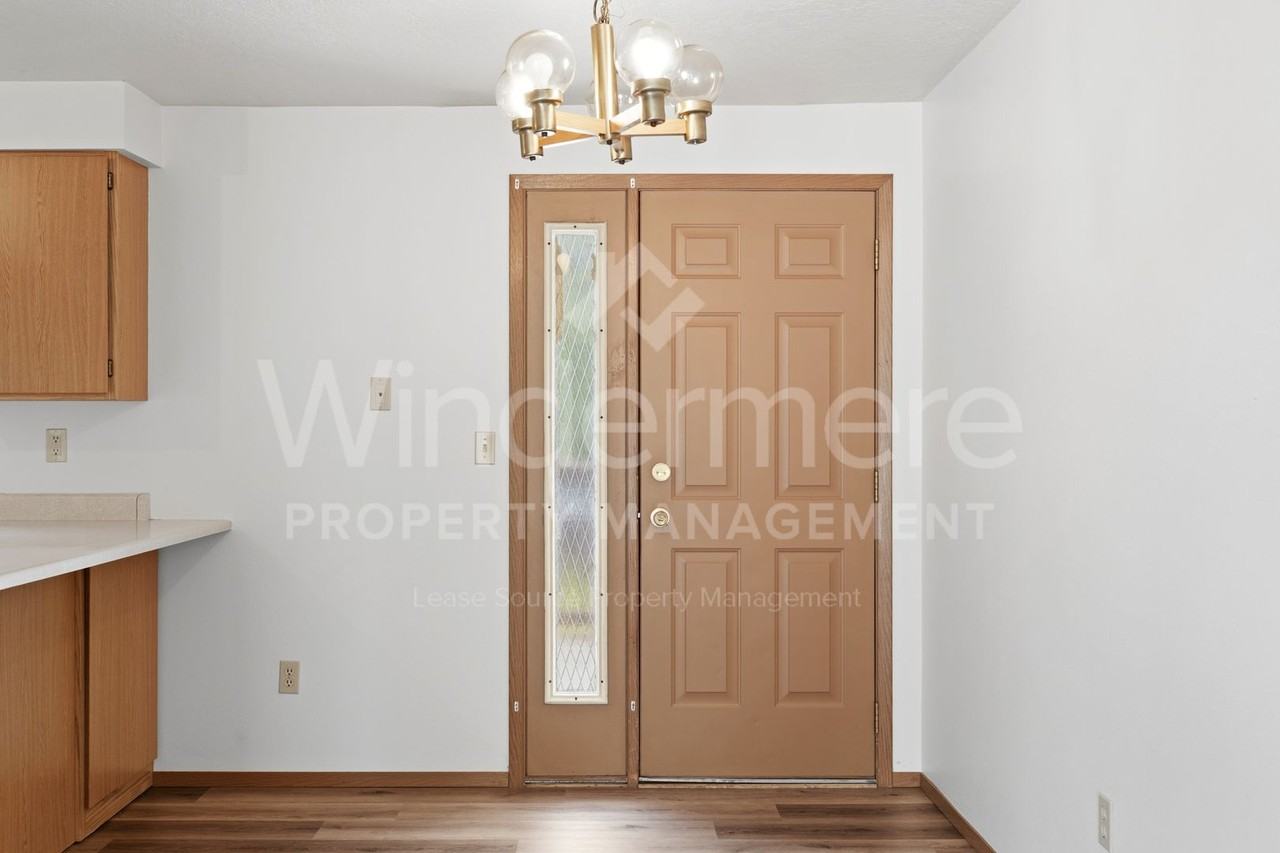 802 S Calvin Rd - Photo 7 of 27