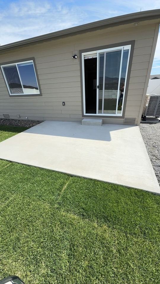 310 S Newton Ave - Photo 3 of 18