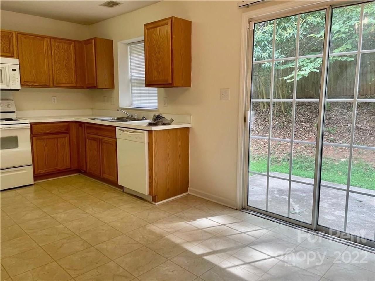 129 Winding Canyon Dr - Photo 2 of 15