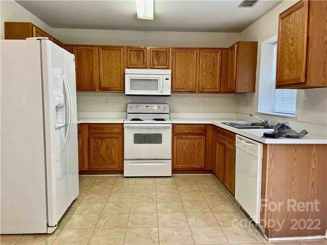 129 Winding Canyon Dr - Photo 3 of 15