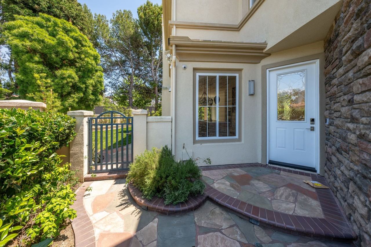 1620 Arch Bay Dr - Photo 4 of 26