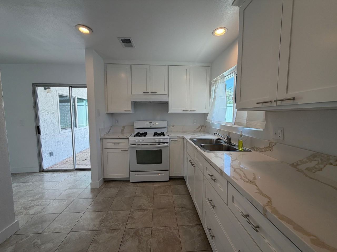 228 Janan Ct - Photo 6 of 16