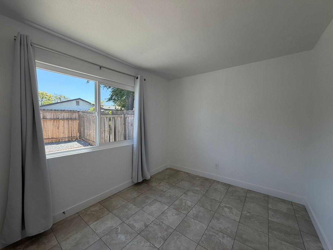 228 Janan Ct - Photo 7 of 16