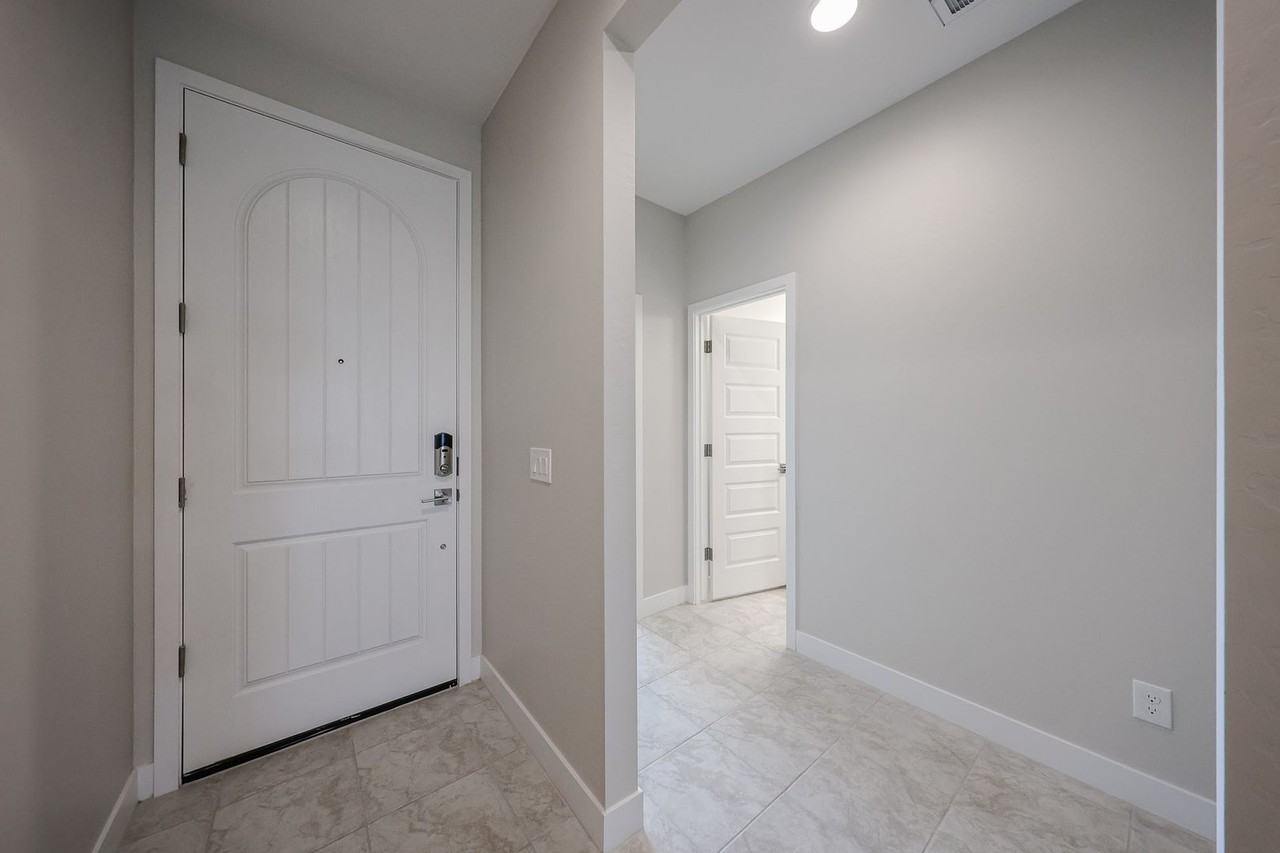 26122 N 170th Ave - Photo 4 of 36