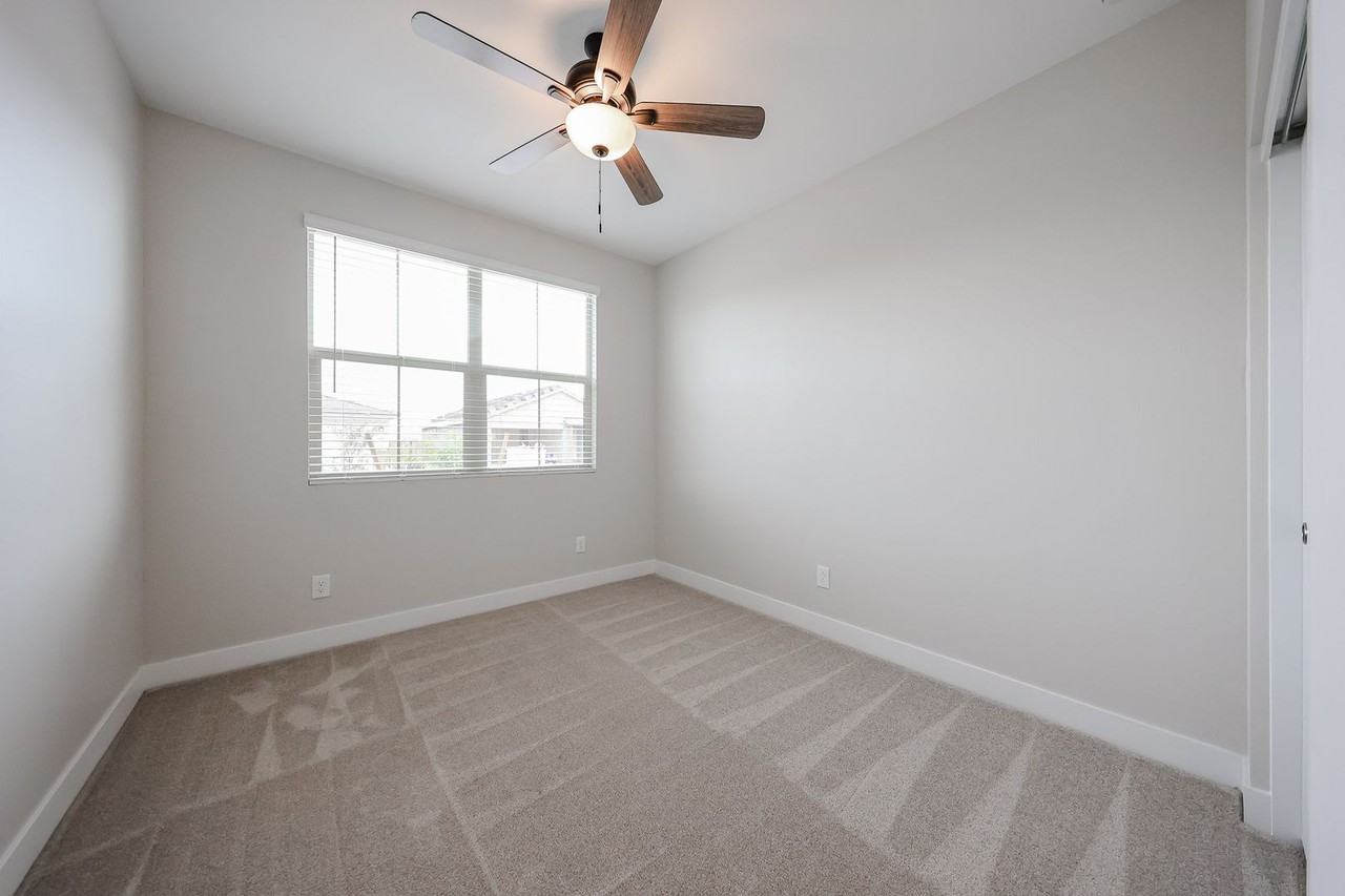26122 N 170th Ave - Photo 5 of 36
