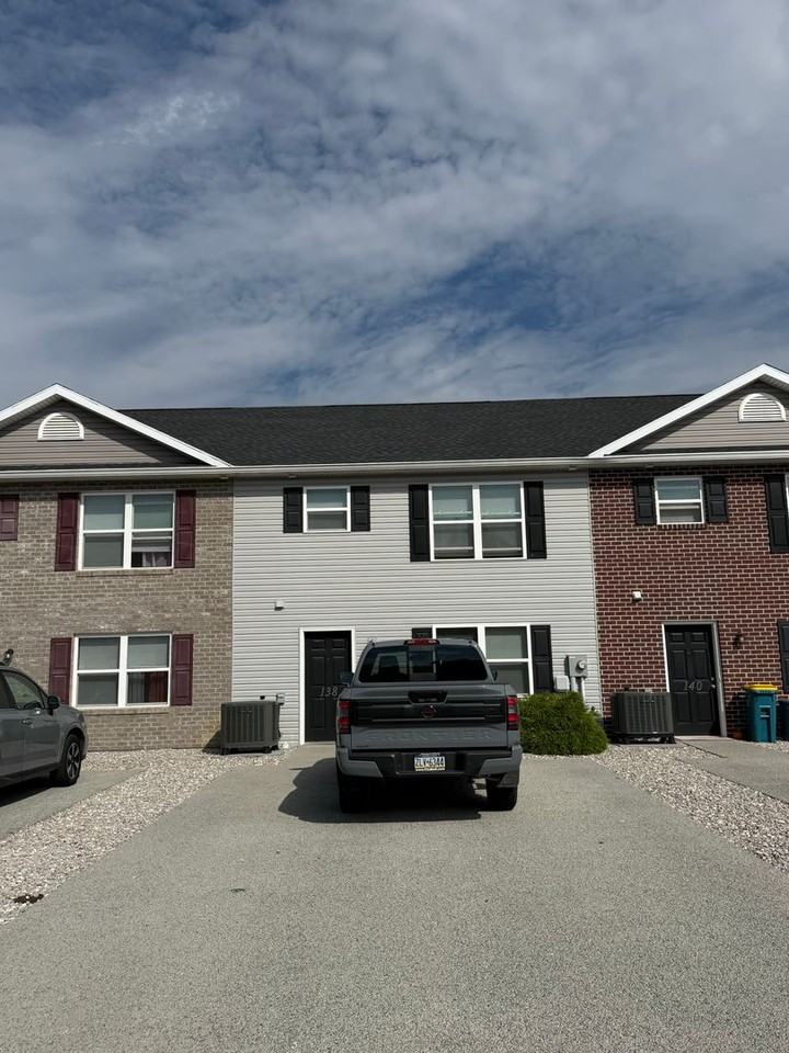 138 Delano Dr - Photo 2 of 2