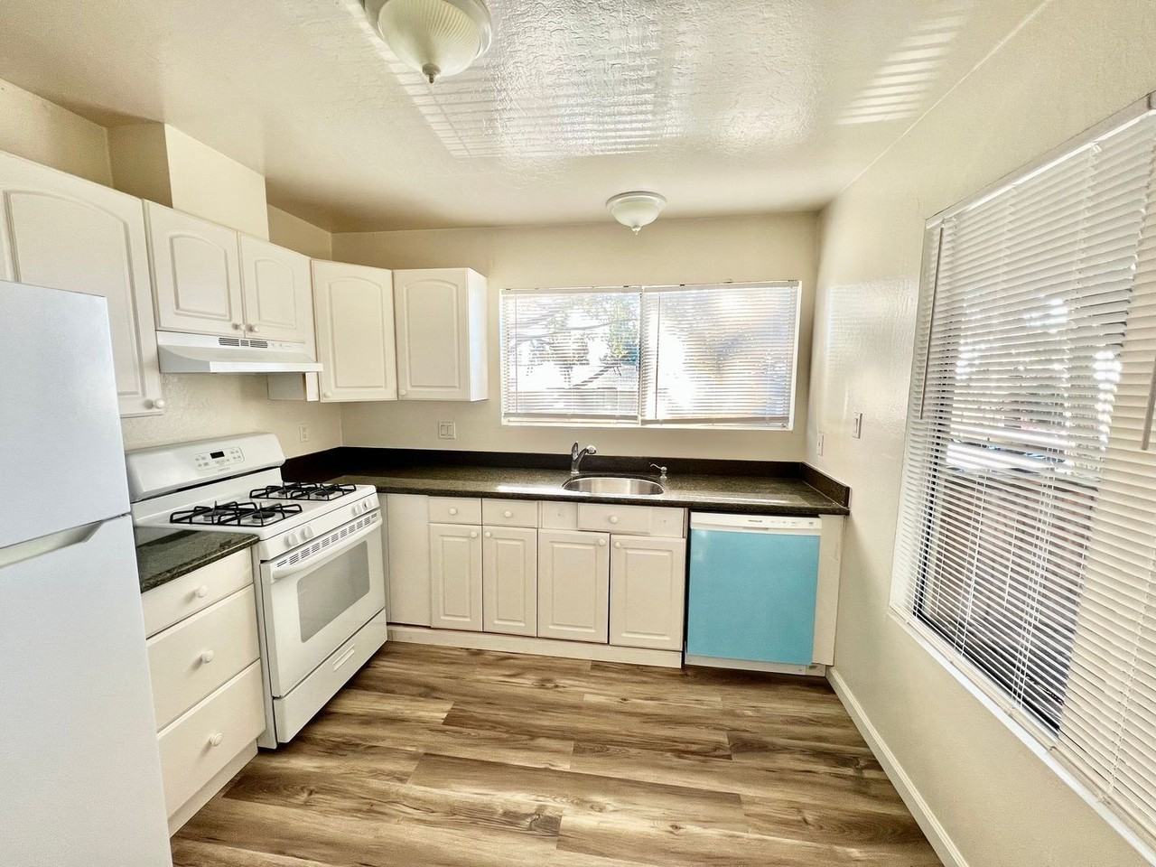 355 Parkview Ter #H5 - Photo 5 of 17