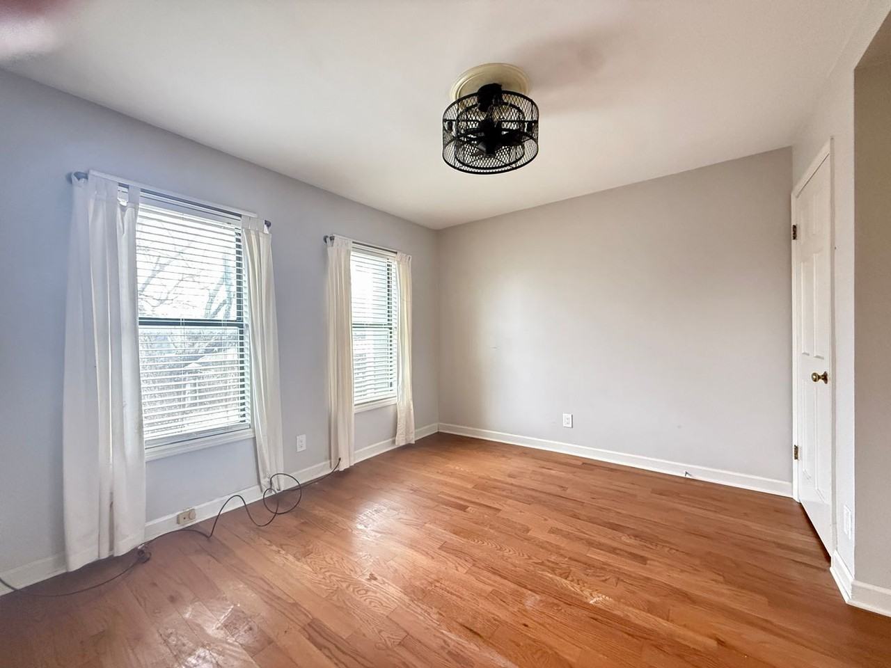 932B Russell St - Photo 3 of 31