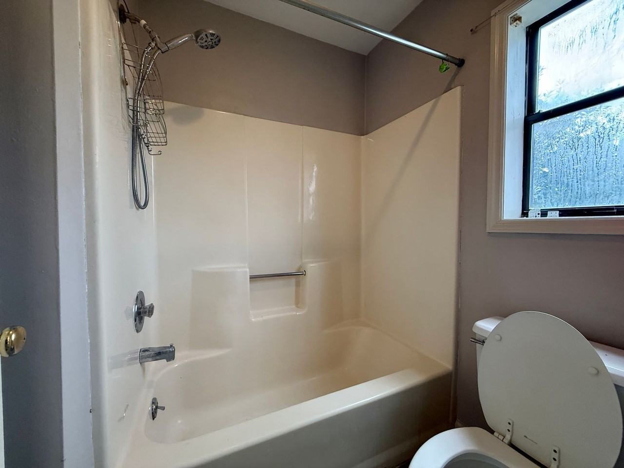 932B Russell St - Photo 5 of 31