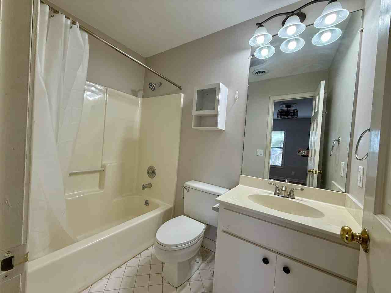 932B Russell St - Photo 6 of 31