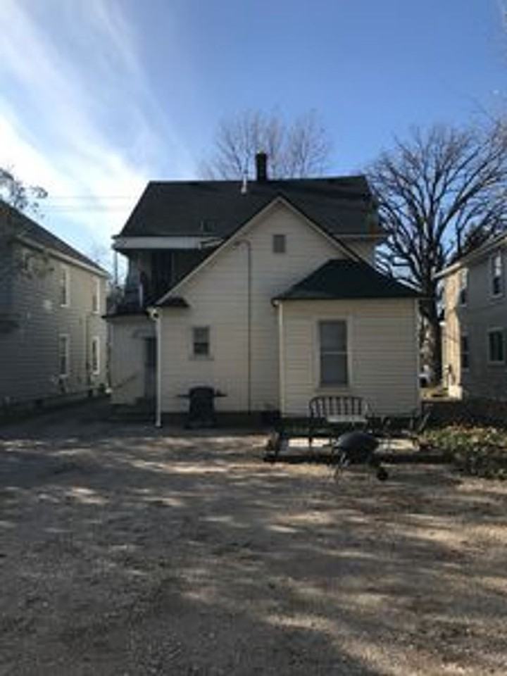 322 Diamond Ave Ne - Photo 2 of 19