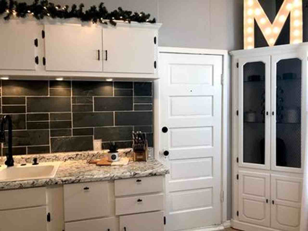 322 Diamond Ave Ne - Photo 6 of 19