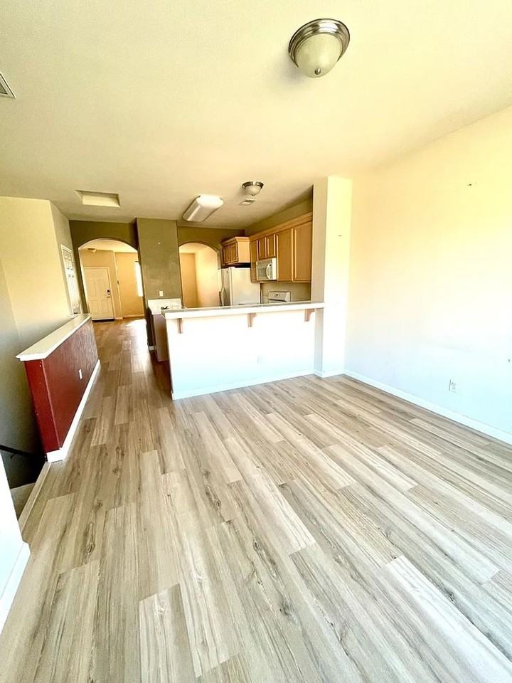 645 Madeline Jane Ln - Photo 3 of 9