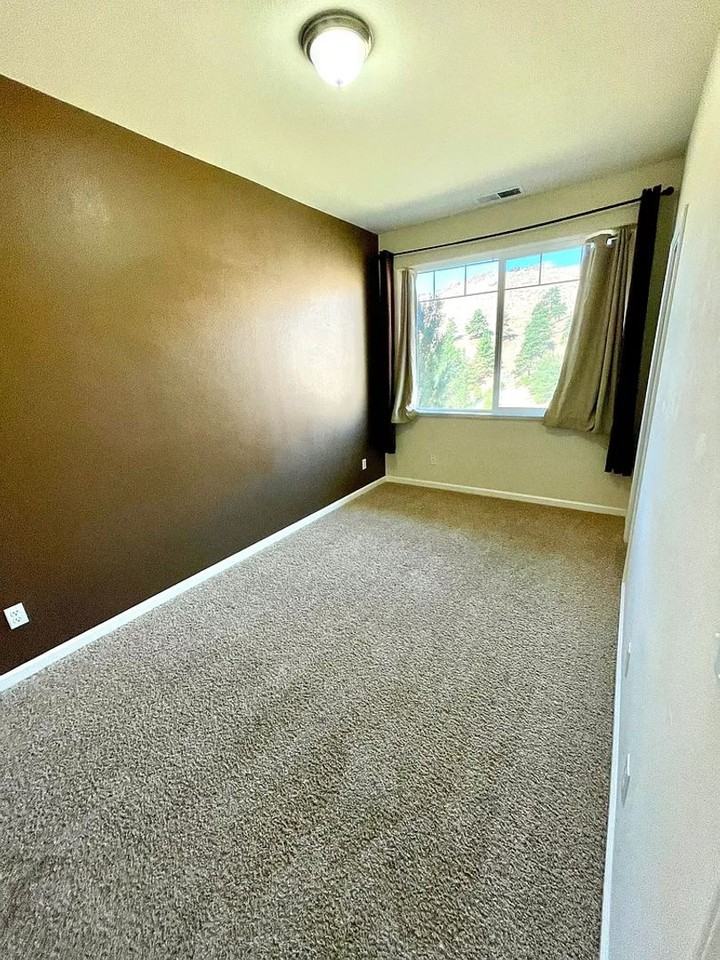 645 Madeline Jane Ln - Photo 7 of 9