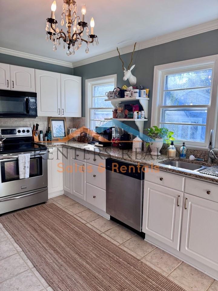 502 Clinton Ave E - Photo 6 of 16
