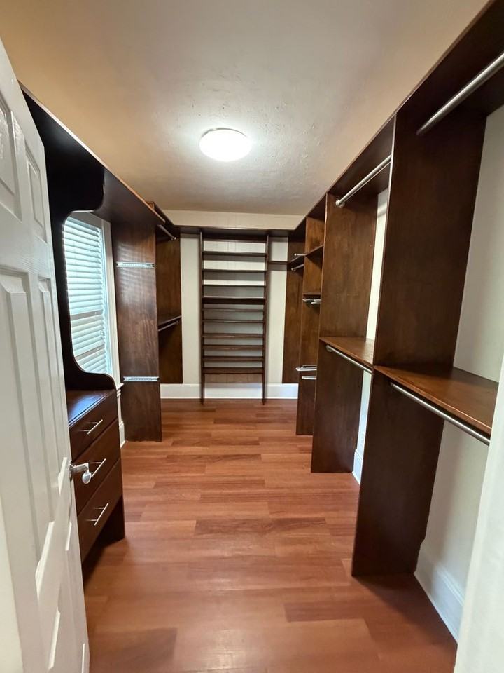 325 Rogers St - Photo 2 of 27