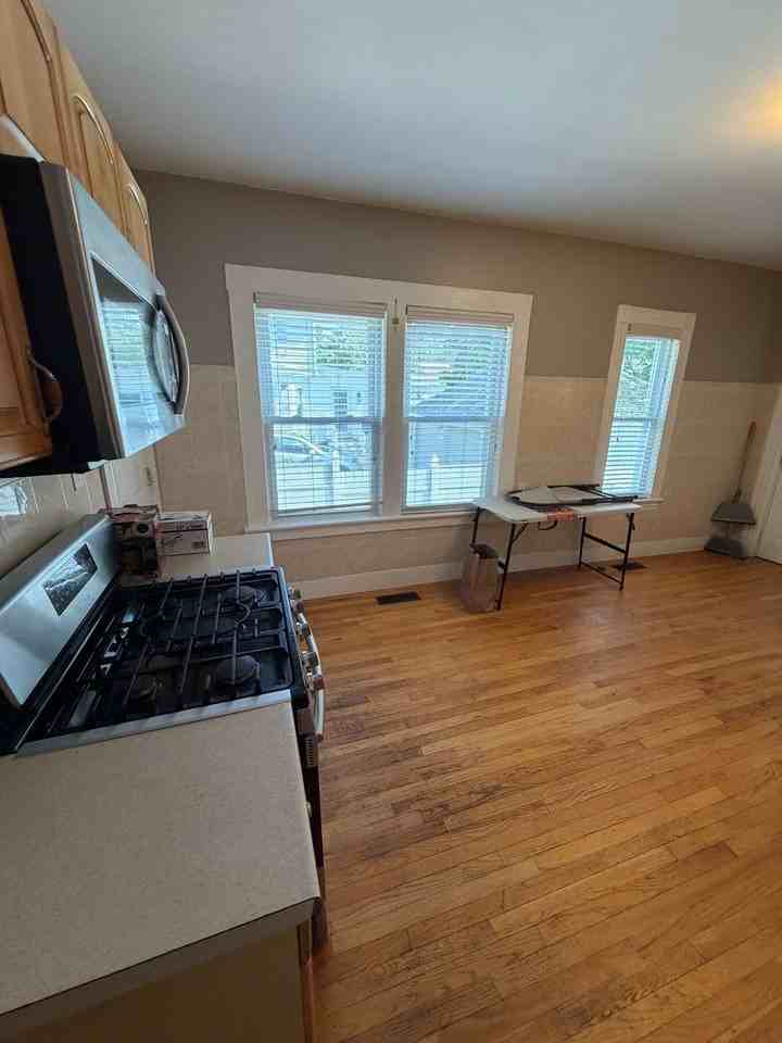 325 Rogers St - Photo 3 of 27
