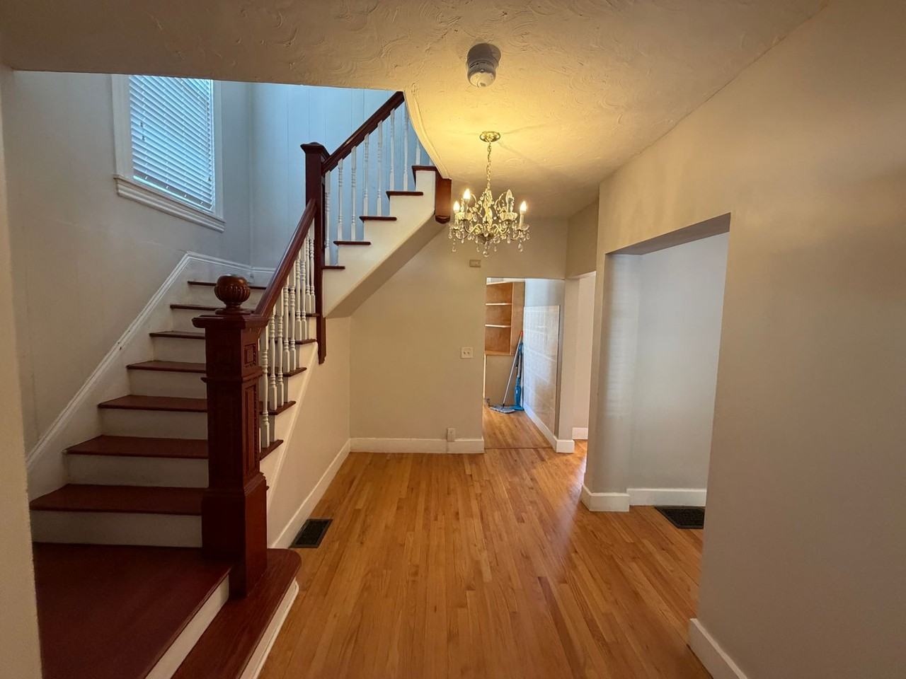 325 Rogers St - Photo 7 of 27