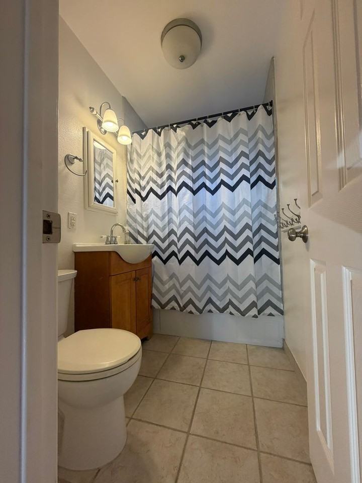 1243 Electric St - Photo 5 of 21