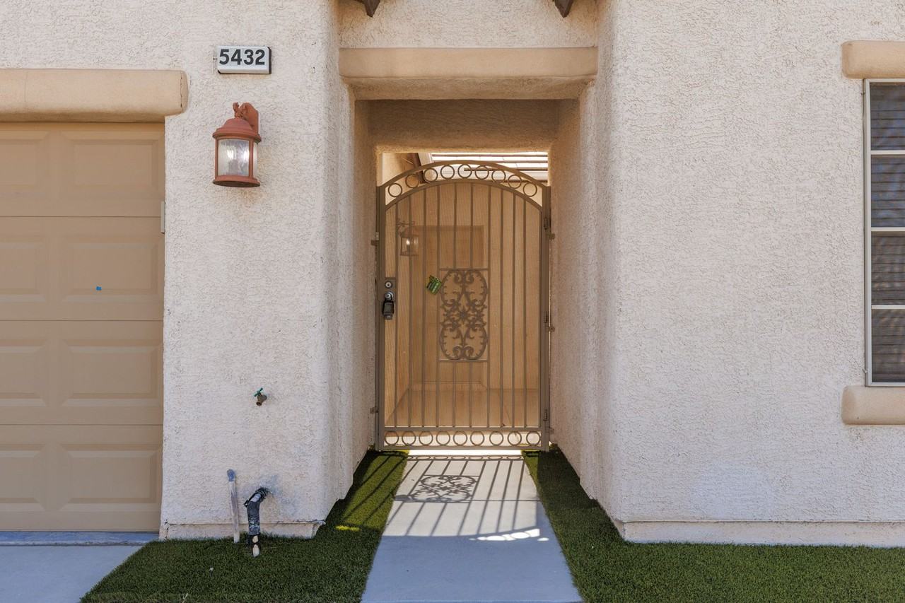 5432 Roaring Surf Dr - Photo 3 of 27