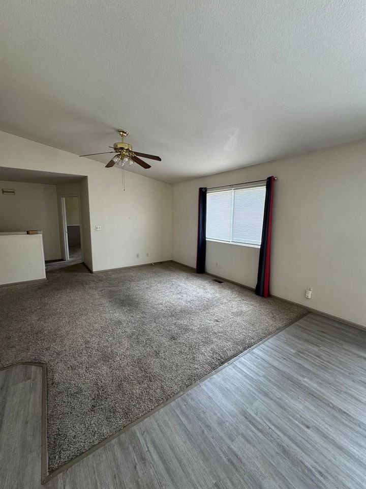 2702 Hawk Dr - Photo 3 of 11