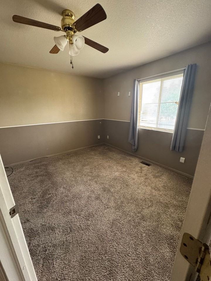 2702 Hawk Dr - Photo 4 of 11