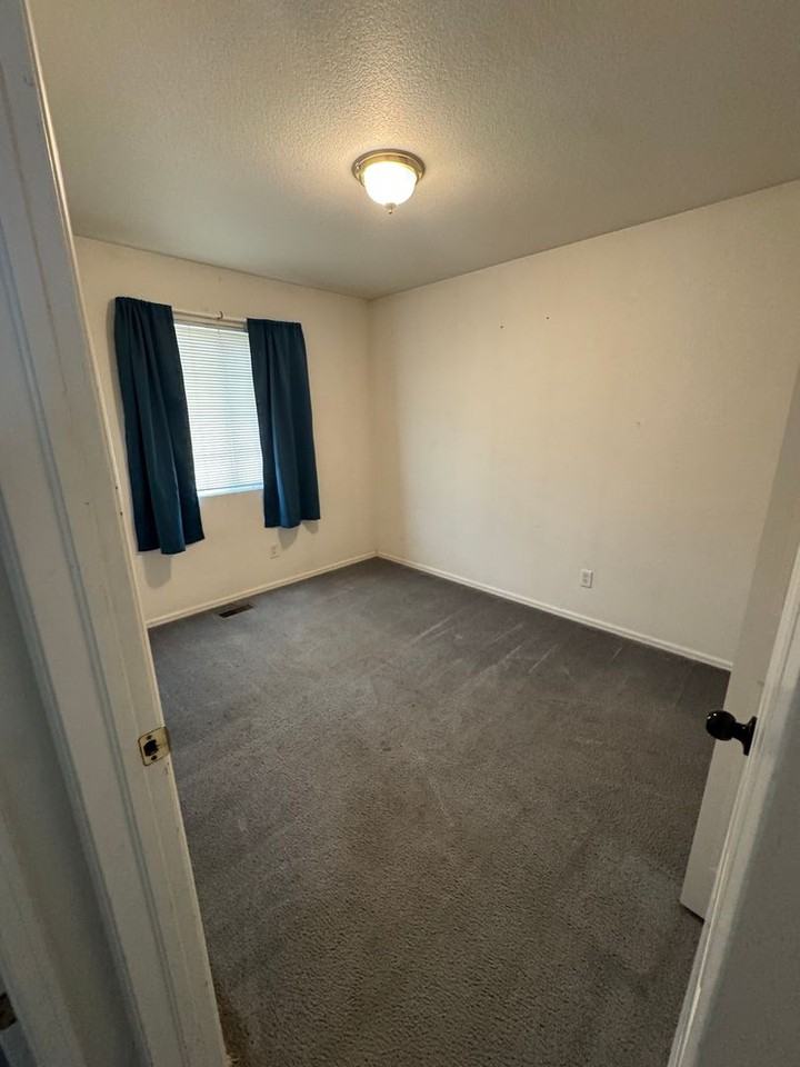 2702 Hawk Dr - Photo 6 of 11