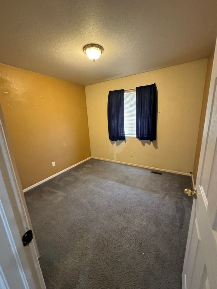 2702 Hawk Dr - Photo 7 of 11