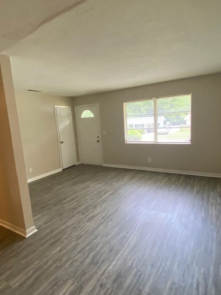 5838 Fairchild Dr - Photo 3 of 18