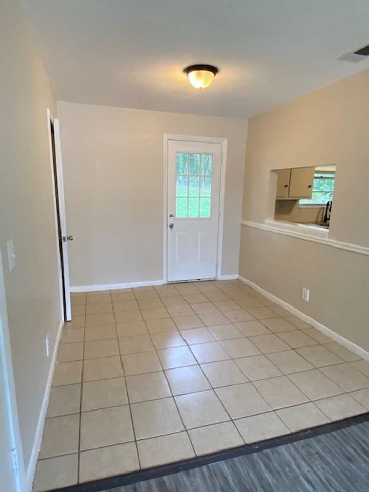 5838 Fairchild Dr - Photo 5 of 18