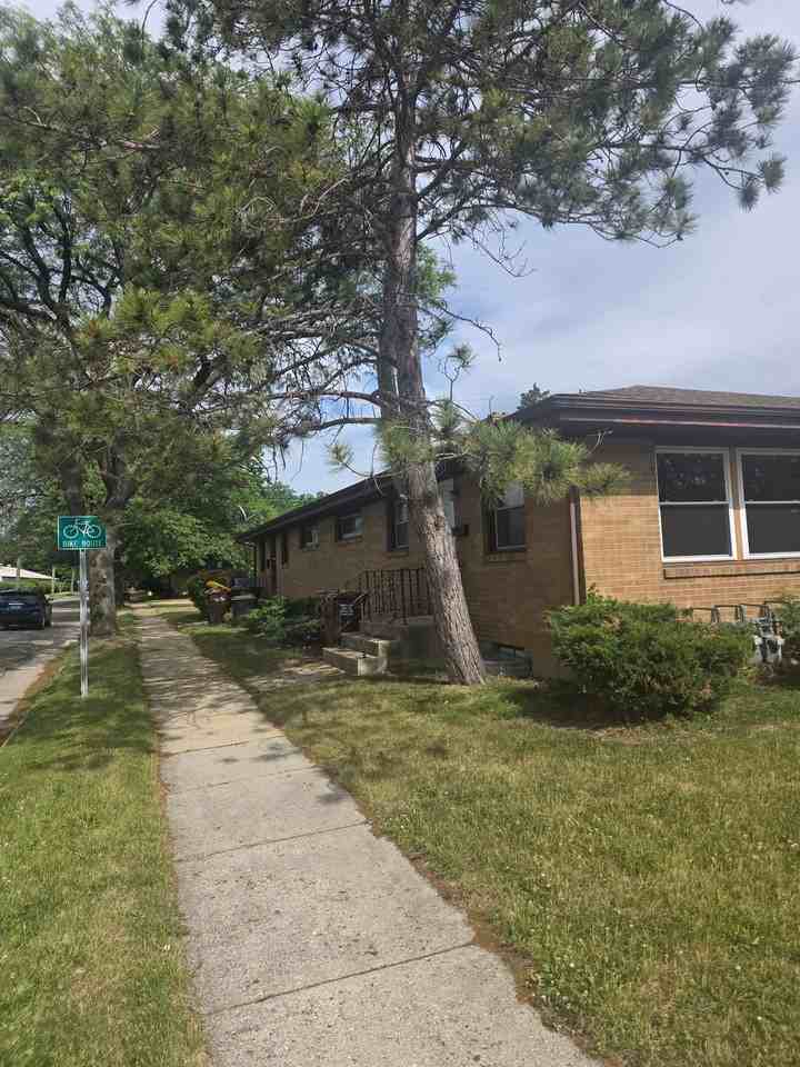 2323 Douglas St - Photo 3 of 10