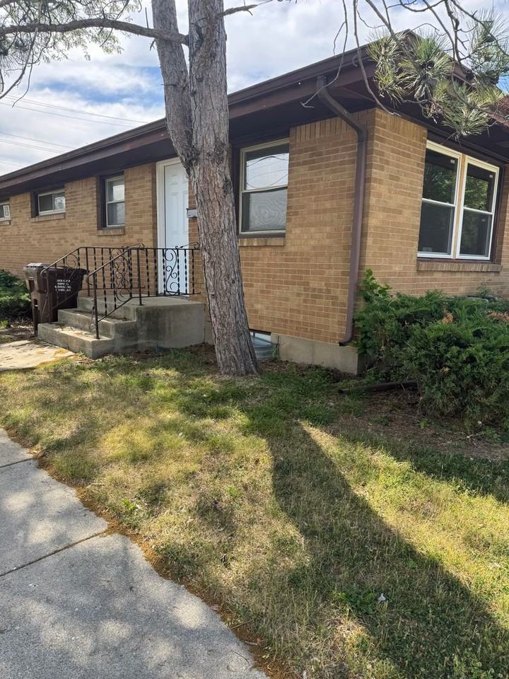 2323 Douglas St - Photo 4 of 10