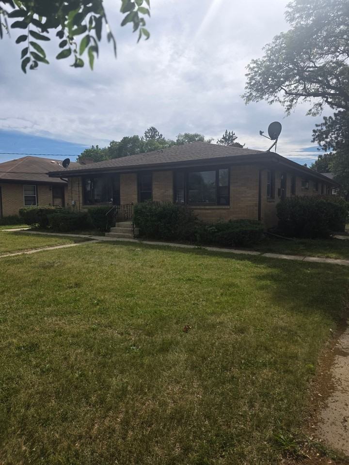 2323 Douglas St - Photo 5 of 10
