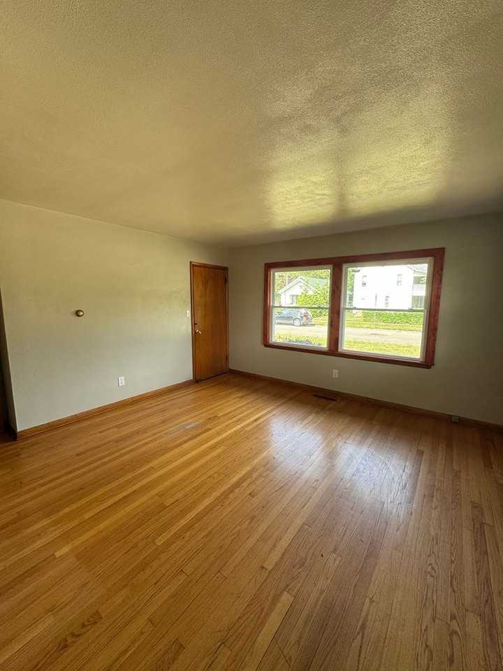 2323 Douglas St - Photo 6 of 10