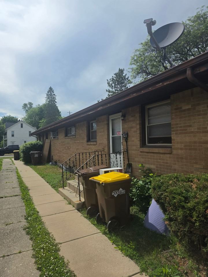 2323 Douglas St - Photo 7 of 10