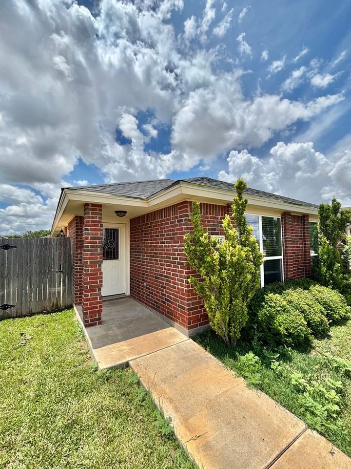 4245 Sedona Trl - Photo 3 of 22