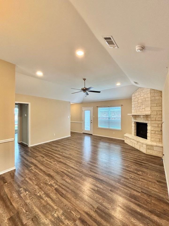 4245 Sedona Trl - Photo 4 of 22