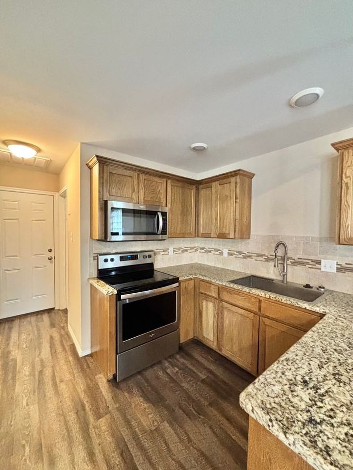4245 Sedona Trl - Photo 6 of 22