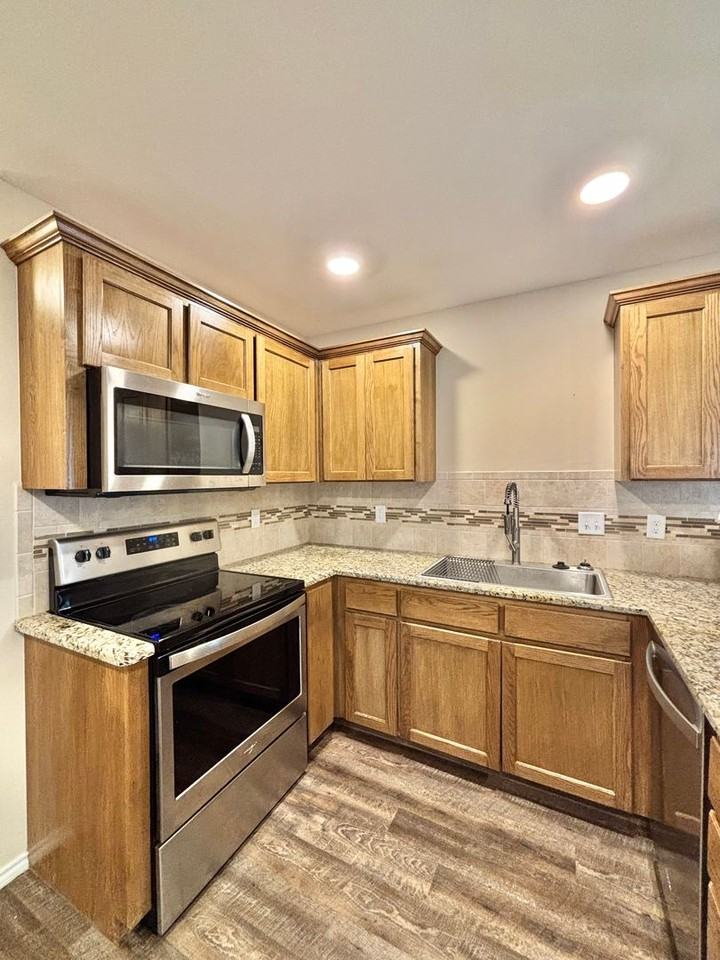 4245 Sedona Trl - Photo 7 of 22