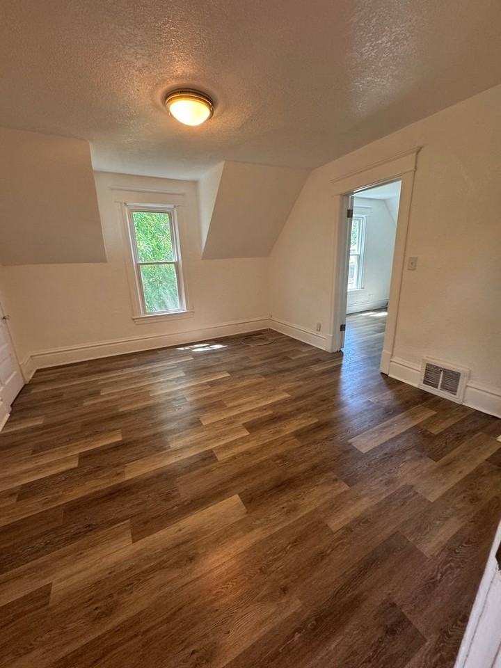 906 S 5th St - Photo 6 of 7
