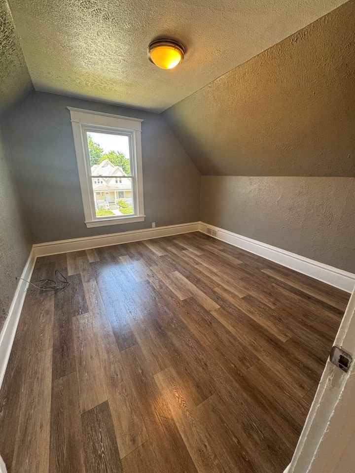 906 S 5th St - Photo 7 of 7