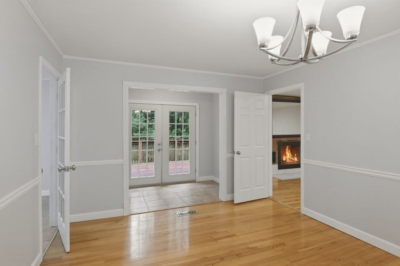 1306 Brockton Dr - Photo 5 of 31