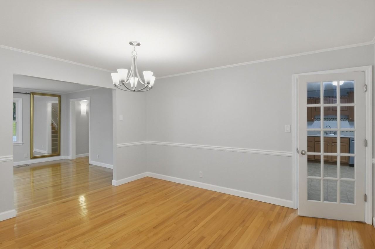 1306 Brockton Dr - Photo 6 of 31