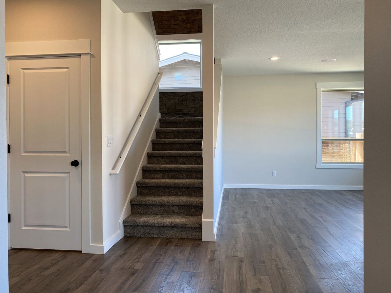 112 Southshore Ave - Photo 3 of 37