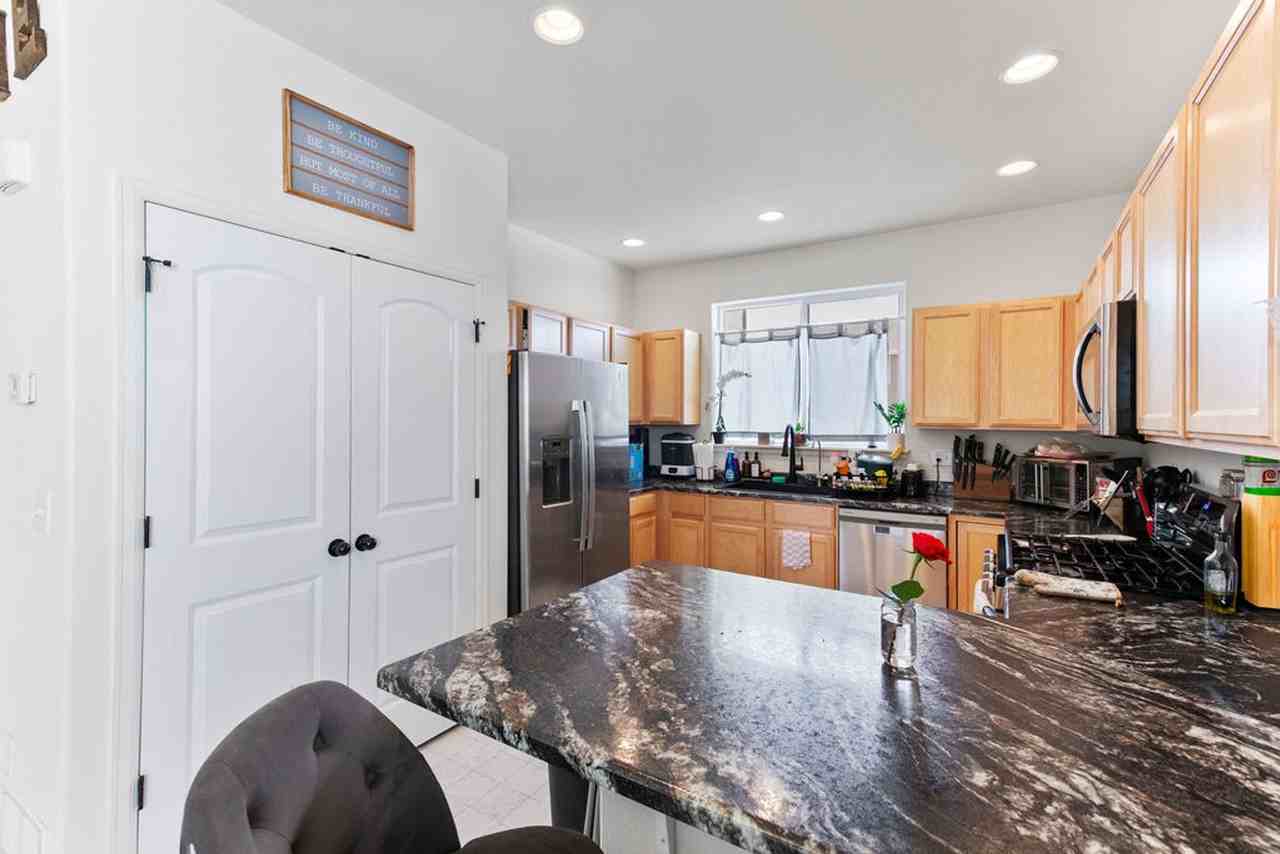 10204 19th St - Photo 7 of 26