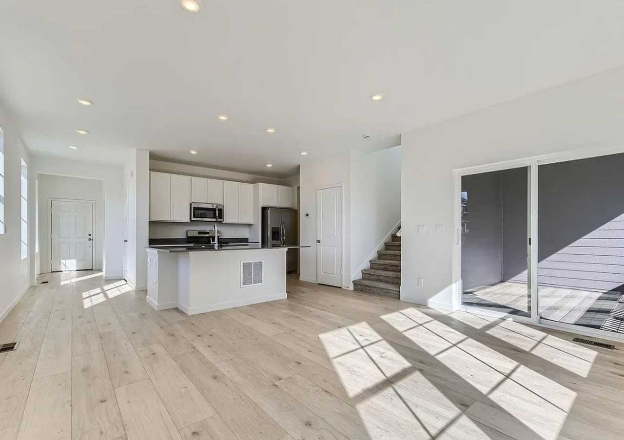8982 Wintertide Ct - Photo 4 of 12