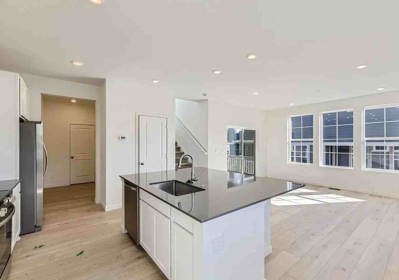 8982 Wintertide Ct - Photo 5 of 12